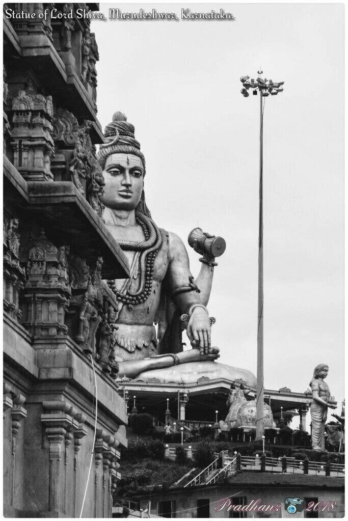 #Murudeshwar, Karnataka: Lord #Shiva #statue at the background of the #temple #Gopura.

#lordshiva
#blackandwhite