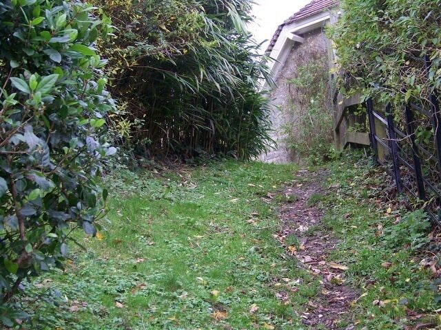Footpath near Milton The footpath rises steeply on its journey to Haddon Hill.