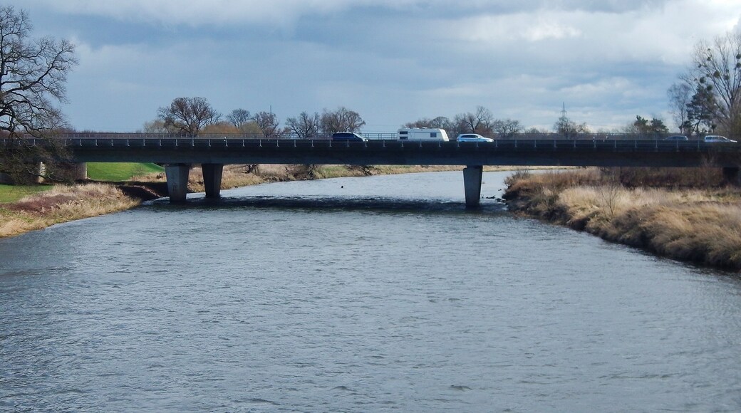 Brücke der BAB A9 über den Fluss Mulde