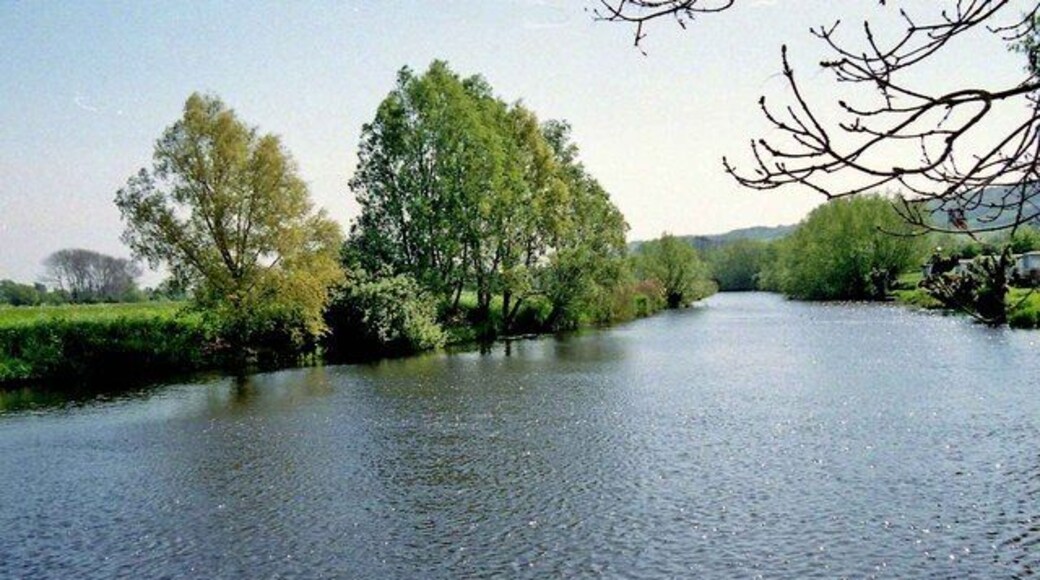 River Avon The River Avon was re-opened as a navigable river, with locks, from its junction with the River Severn at Tewkesbury to Stratford-upon-Avon in the 1970's. There have been proposals to extend the navigation further to join the Grand Union Canal somewhere near Leamington Spa or Warwick but there has been considerable opposition to this, so it is doubtful if that will ever happen.