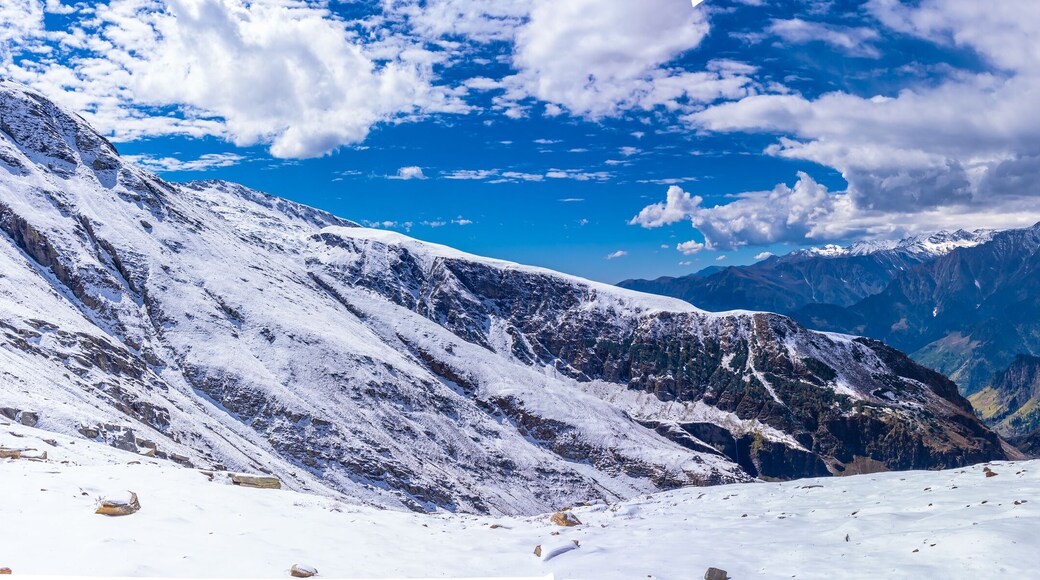 Mesmerizing view en-route to Rohtang pass of Pir Panjal himalayas mountain range on leh Manali highway, Himachal Pradesh, India.