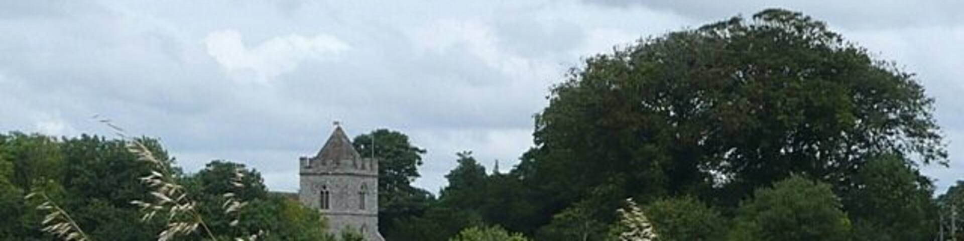 Arable land near West Winterslow church The land on top of the hill in the south-east of the square is all arable.