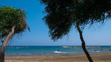 Alaminos beach life