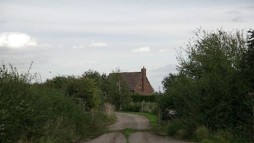 New Manor Farm. Looking east from Longworth Road.