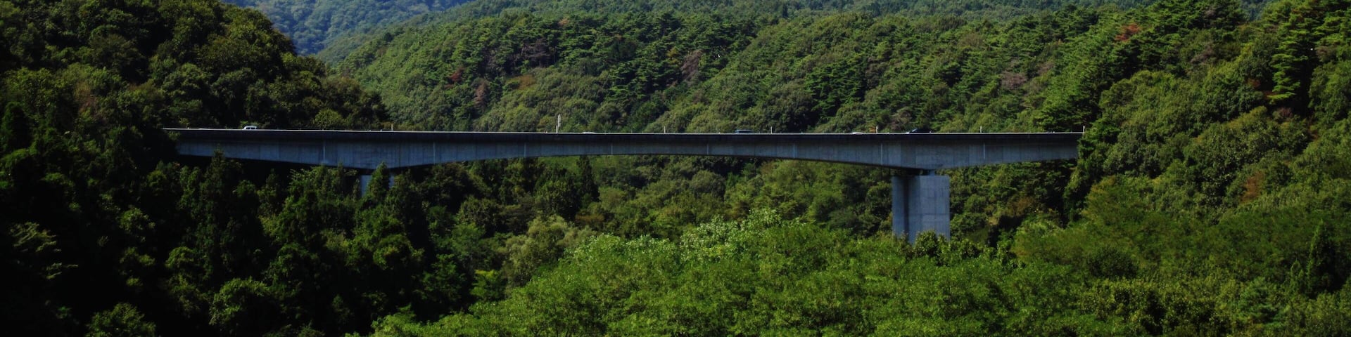 Chuo Expressway and Nakatagiri River.