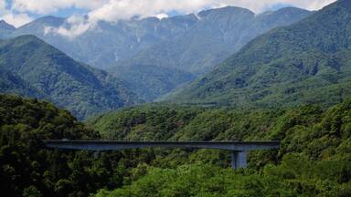 Chuo Expressway and Nakatagiri River.