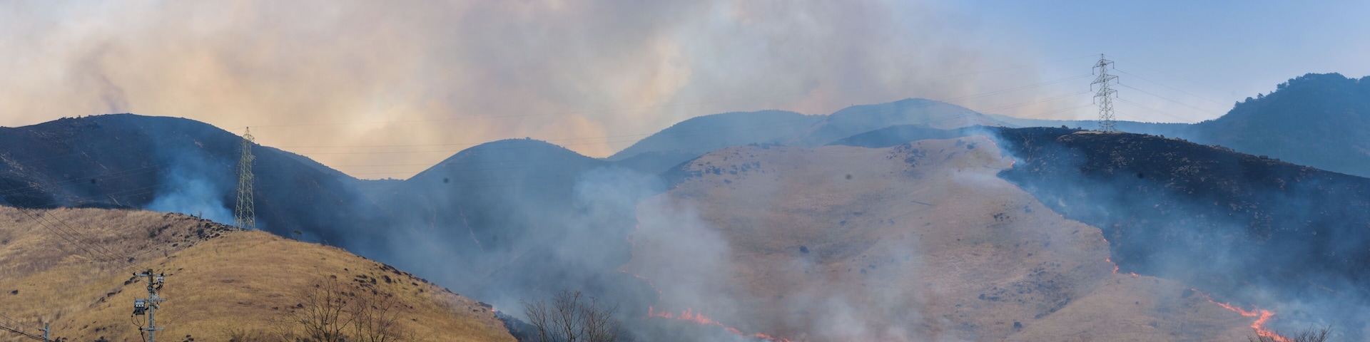 野焼き
美しい阿蘇俵山の野焼き風景
日本・熊本県・阿蘇郡西原・萌乃里2020年3月15日
Open burning
Beautiful open-burning scenery of Mt. Aso Tawara
Japan, Kumamoto Prefecture, Nishihara, Aso District, Moenori March 15, 2020