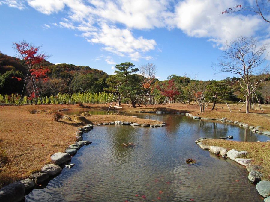 Rakusan-en southeast garden pond.