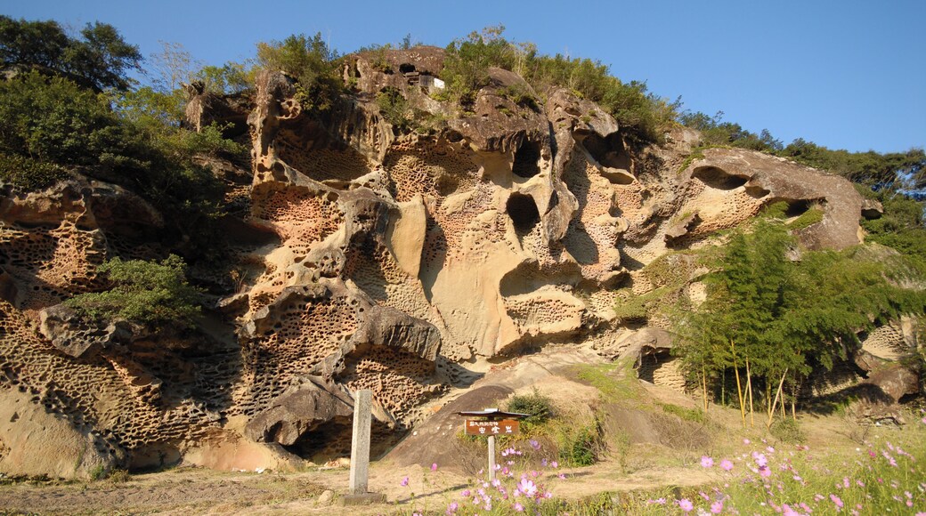Mushikui-iwa (Mushikui Rock) is a Natural monuments in Japan in Takaike, Wakayama Prefecture, Japan
