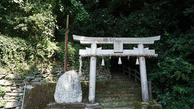 Legend of ancient Emperor Antoku, Kawauchi, Ikata-cho, Ehime
After the battle of Genpei War (1180-85), the Taira clan was routed to the west along the Inland Sea from Kyoto with the young emperor Antoku. This small village has a legend of escaped Taira clan and lived in seclusion around there. According to the ancient folklore in the local history, the shrine is dedicated to the Emeror Antoku.