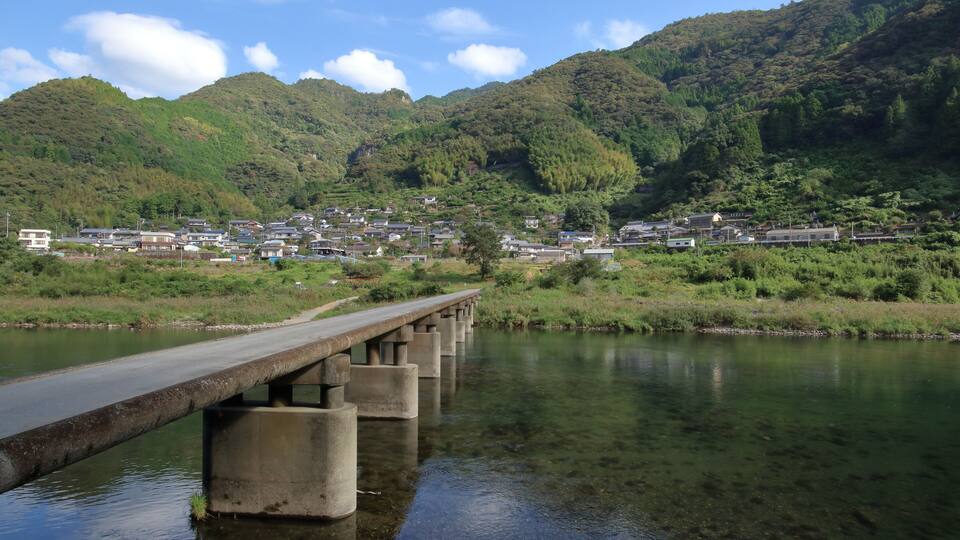 浅尾沈下橋 秋の空 (高知県 越知町 あそおちんかばし)