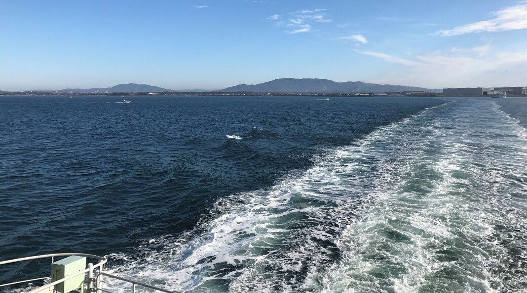 有明フェリーより望む三池山と小岱山