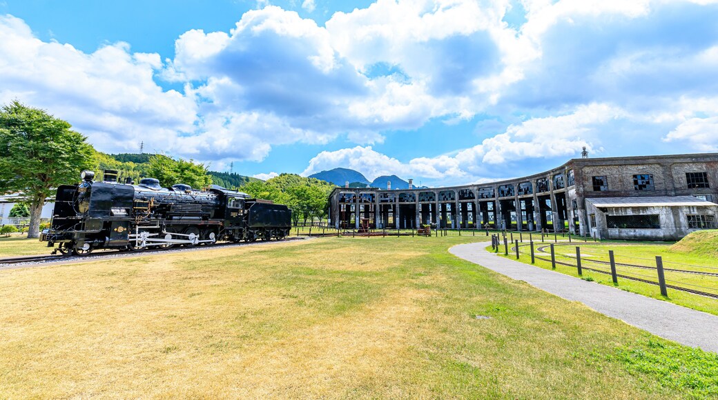 夏の旧豊後森機関庫と蒸気機関車 大分県玖珠郡 Former Bungomori locomotive storehouse in summer and steam locomotive. Ooita-ken Kusu-gun.