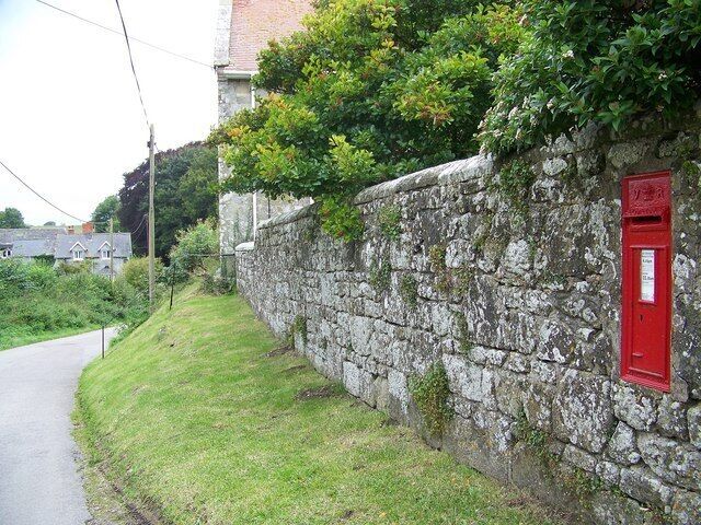 Victorian Postbox, Charlton Charlton is a small village near Shaftesbury. This box is in a farm wall.