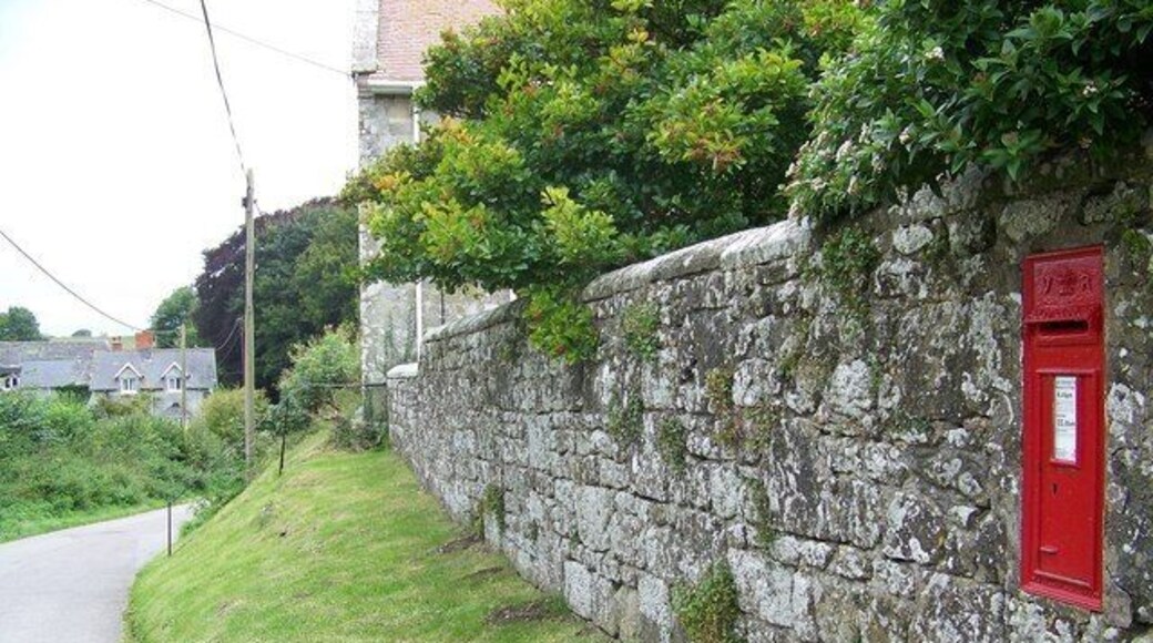 Victorian Postbox, Charlton Charlton is a small village near Shaftesbury. This box is in a farm wall.