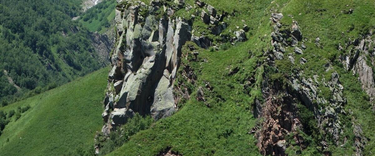 Kazbegi National Park is located in the Caucasus Mountains in northern Georgia and covers an area of 8707 hectares. Mountainous and rugged, it contains spectacular gorges and canyons carved from the rock by the Tergi River.
#Parks #GreatOutdoors #TroveOnTuesday #Nature #LocalSecrets #Trovember