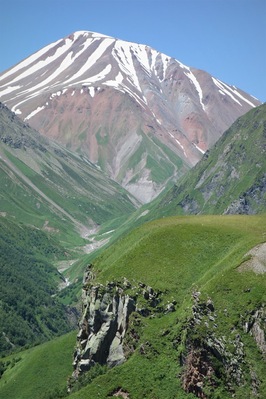 Kazbegi National Park is located in the Caucasus Mountains in northern Georgia and covers an area of 8707 hectares. Mountainous and rugged, it contains spectacular gorges and canyons carved from the rock by the Tergi River.
#Parks #GreatOutdoors #TroveOnTuesday #Nature #LocalSecrets #Trovember