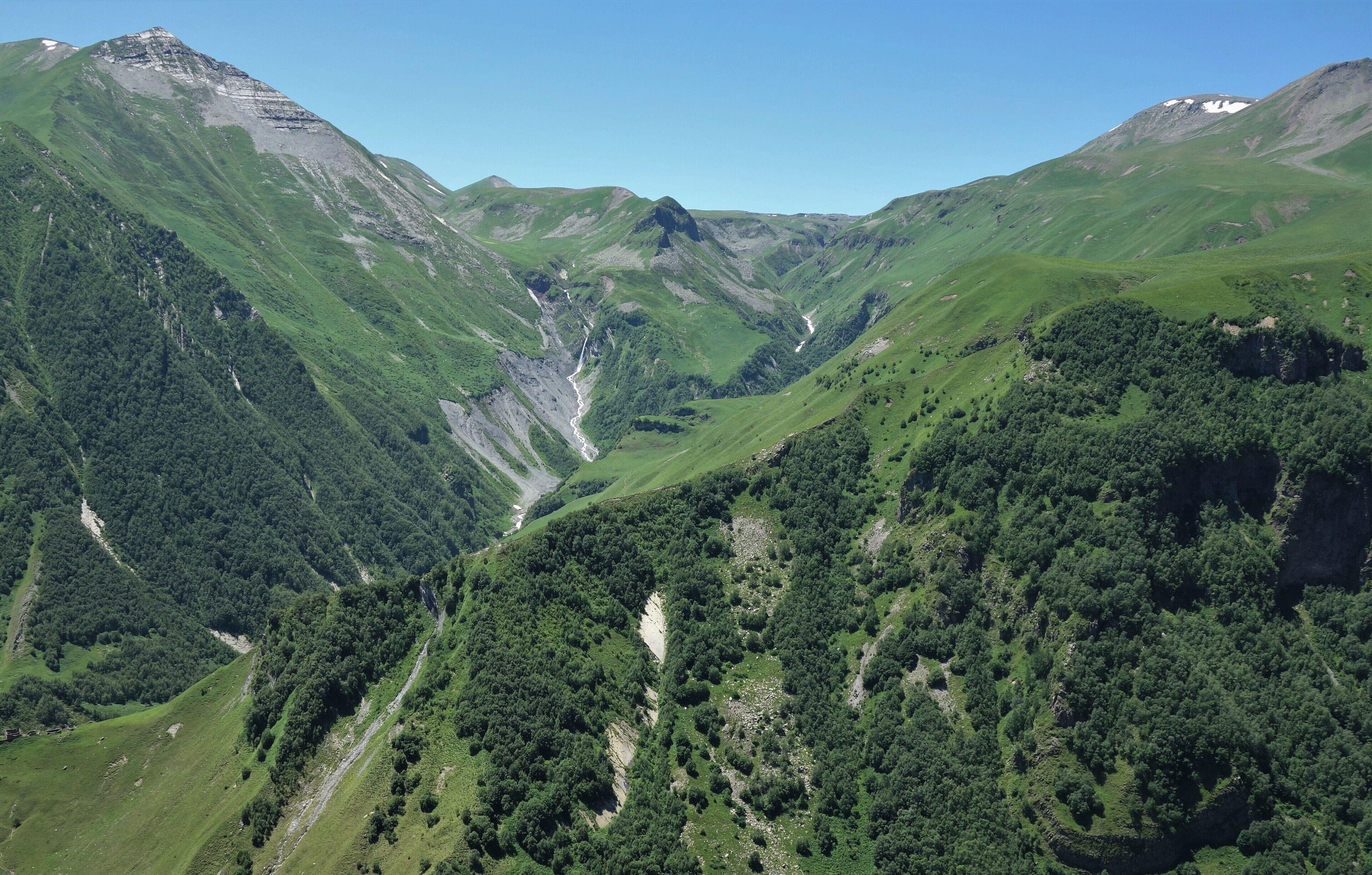 Kazbegi National Park is located in the Caucasus Mountains in northern Georgia and covers an area of 8707 hectares. Mountainous and rugged, it contains spectacular gorges and canyons carved from the rock by the Tergi River. #Perspectives  #Nature  #Trovember