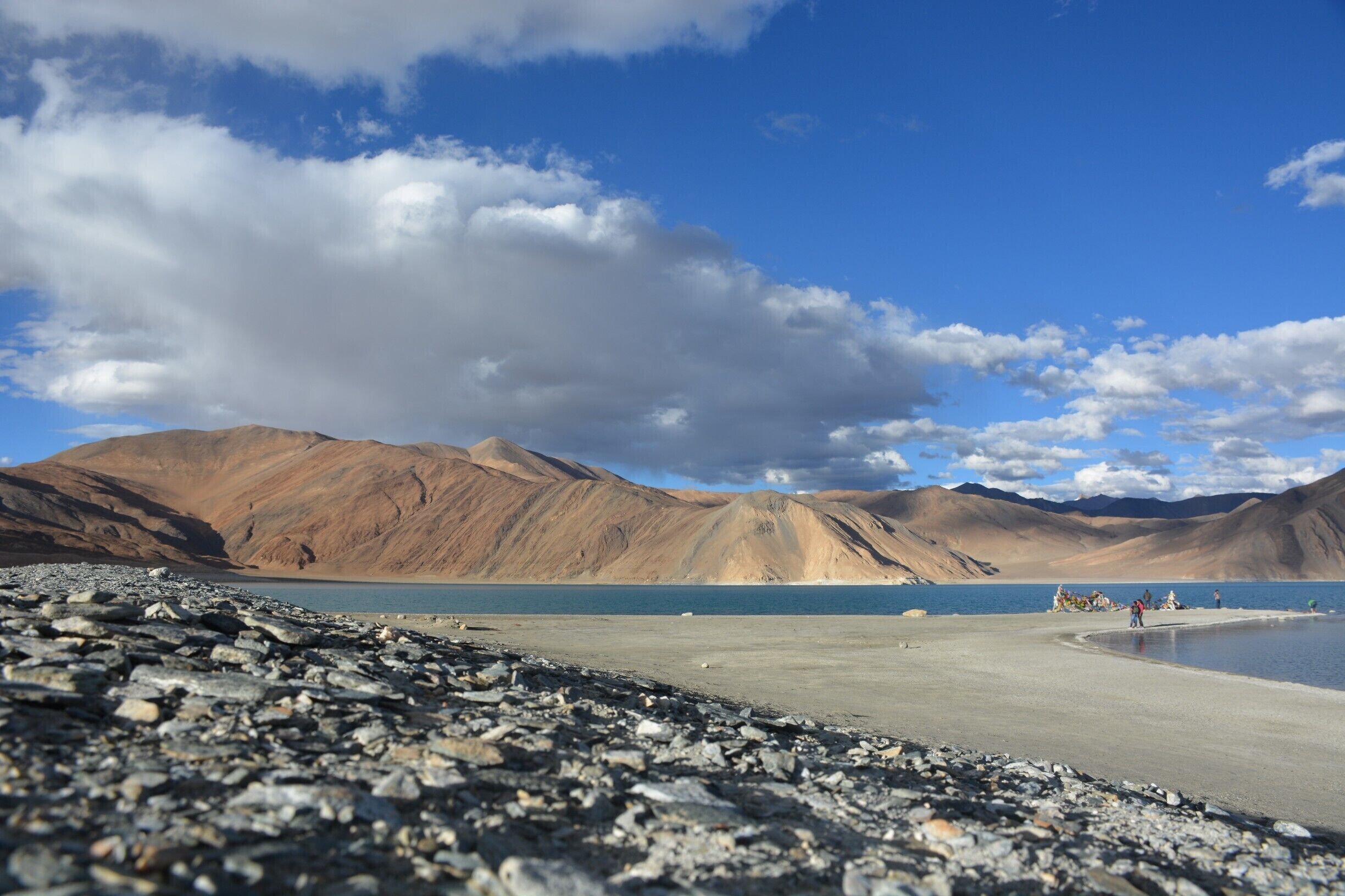 A serene, cold and beautiful lake, Pangong Lake. #WinterWonders #lifeatexpedia