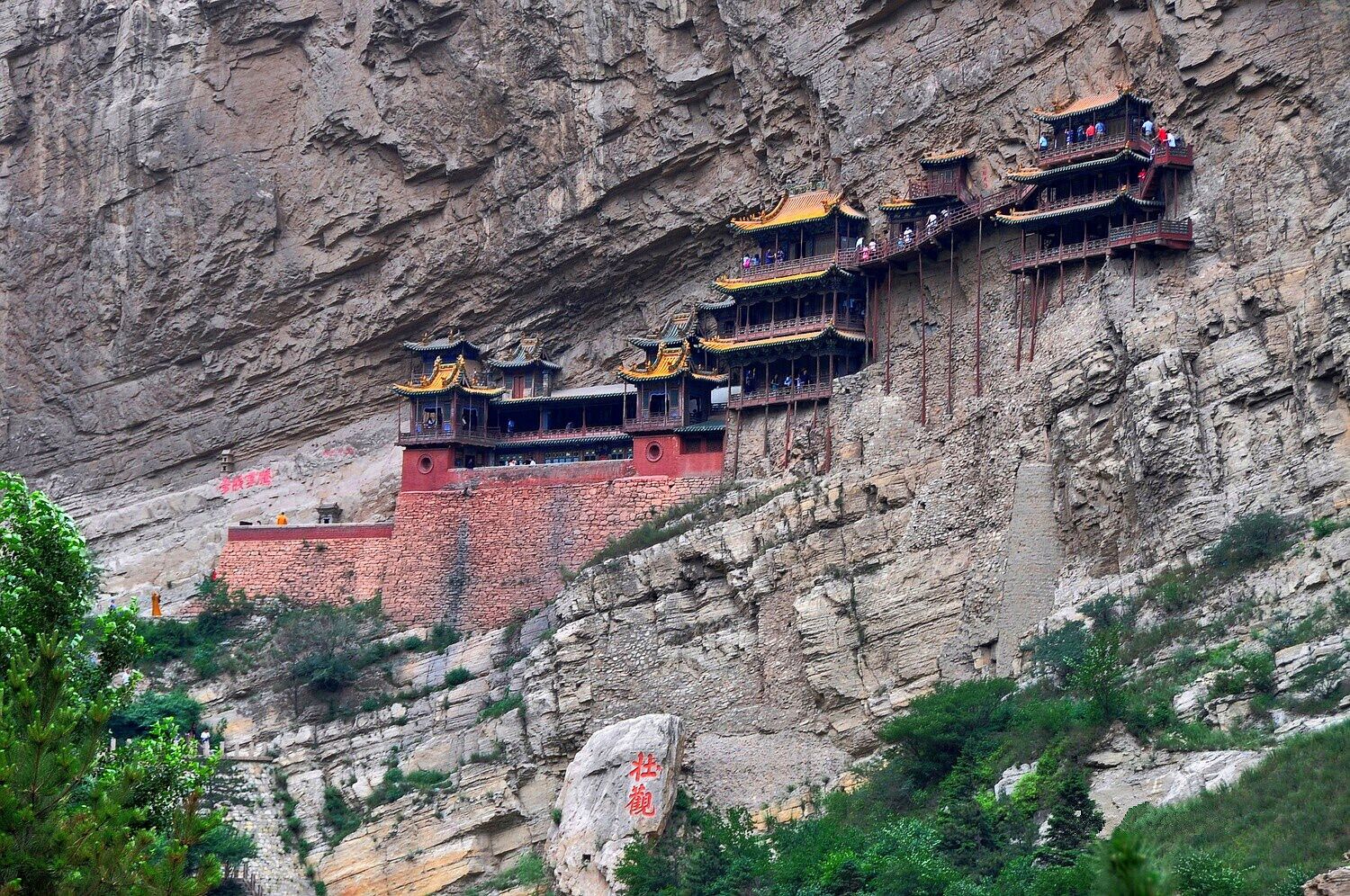 #HangingTemple (Xuankong Temple) at the Mt Hengshan, as hangs on the west cliff of Jinxia Gorge more than 50 meters above the ground, it is called Hanging Temple.  山西恒山 #悬空寺  

https://twitter.com/Beautifulgx