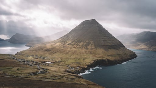 Rewarding views on the Villingardalsfjall after hiking up the steep mountains from a little town called Viðareiði. 🇫🇴
#troveon #faroeislands #hiking #mountains #earth #outside
Make sure you follow me on: https://www.facebook.com/ShotByCanipel/ https://www.instagram.com/canipel/