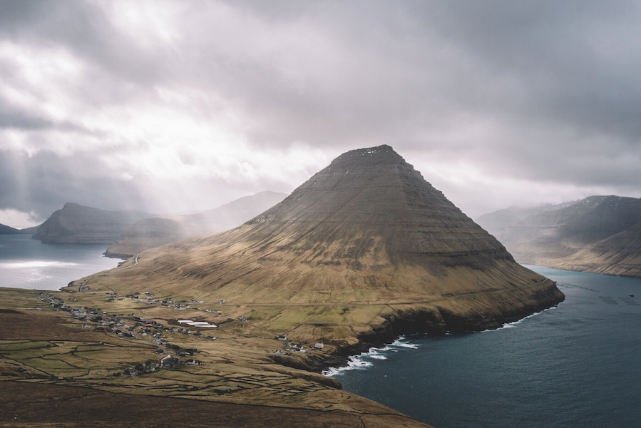 Rewarding views on the Villingardalsfjall after hiking up the steep mountains from a little town called Viðareiði. 🇫🇴
#troveon #faroeislands #hiking #mountains #earth #outside
Make sure you follow me on: https://www.facebook.com/ShotByCanipel/ https://www.instagram.com/canipel/