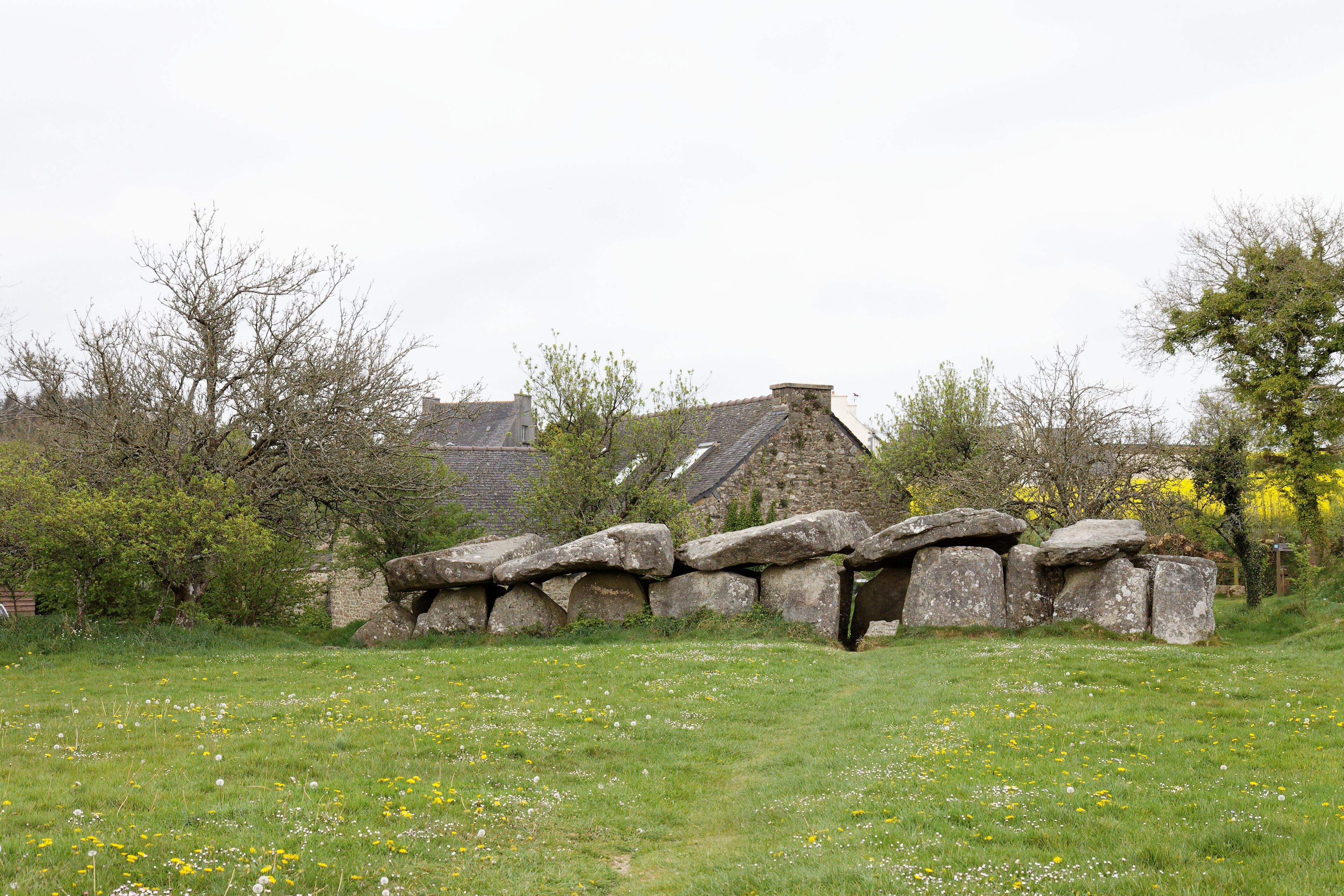 This building is classé au titre des Monuments Historiques. It is indexed in the Base Mérimée, a database of architectural heritage maintained by the French Ministry of Culture, under the reference PA00089887 .