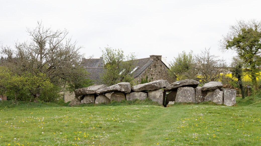 This building is classé au titre des Monuments Historiques. It is indexed in the Base Mérimée, a database of architectural heritage maintained by the French Ministry of Culture, under the reference PA00089887 .