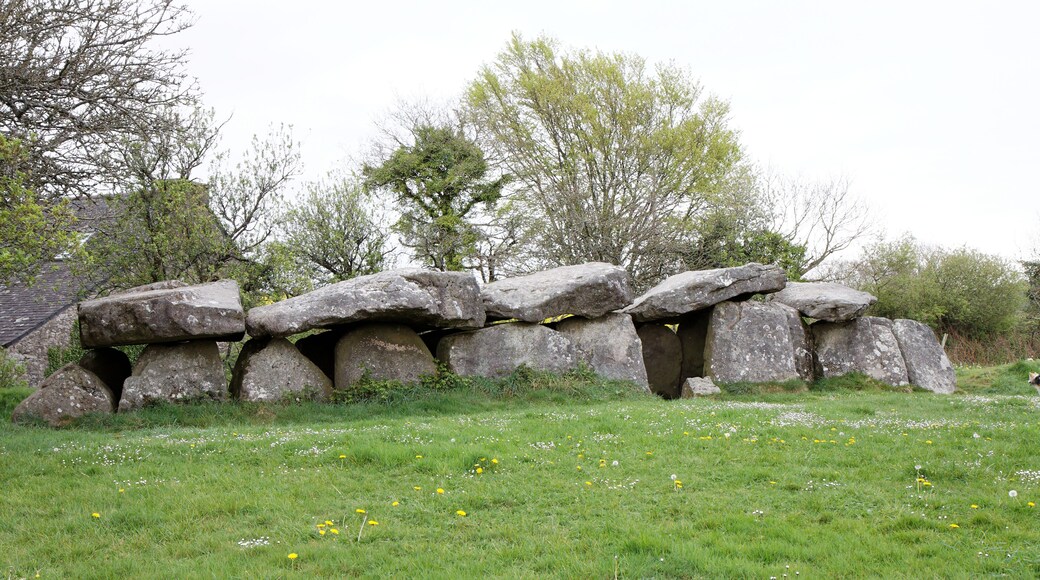 This building is classé au titre des Monuments Historiques. It is indexed in the Base Mérimée, a database of architectural heritage maintained by the French Ministry of Culture, under the reference PA00089887 .