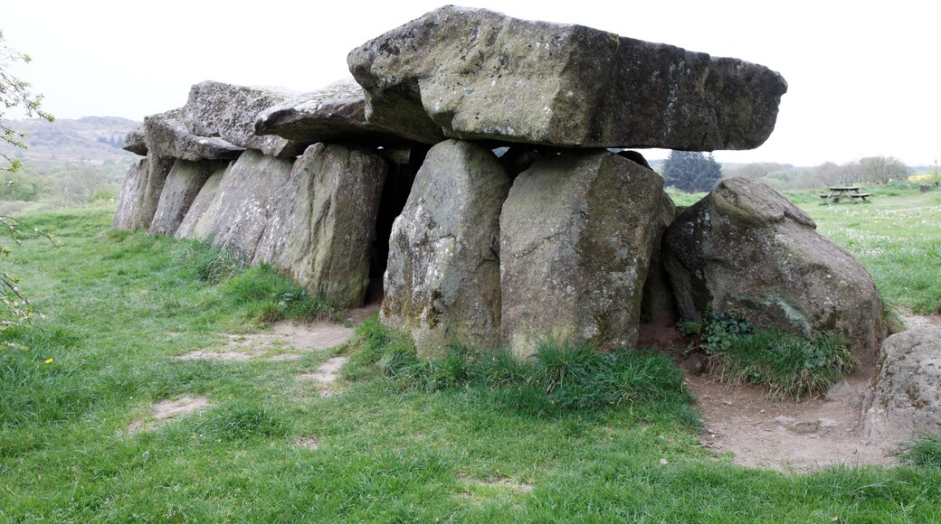 This building is classé au titre des Monuments Historiques. It is indexed in the Base Mérimée, a database of architectural heritage maintained by the French Ministry of Culture, under the reference PA00089887 .