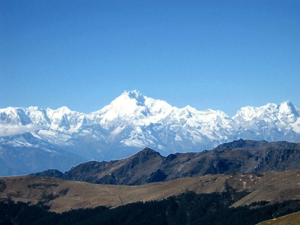 #Snow
This was the closest and the clearest view of kachenjunga peak that is if you dont plan on climbing to the top 😜
Completely snow peaked in the chilly winters. A must see. 