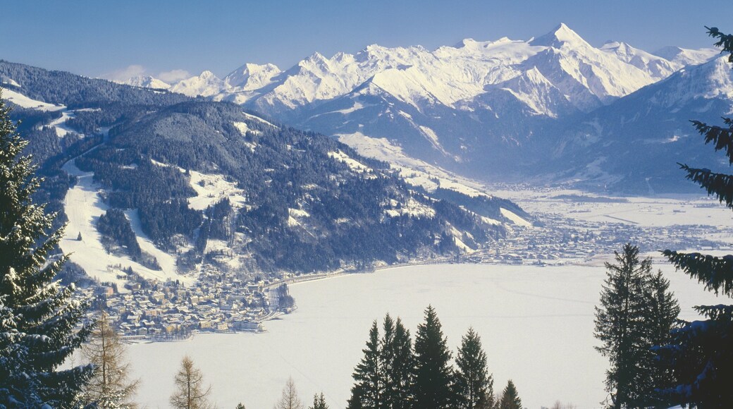 Zell am See ofreciendo nieve, vistas de paisajes y montañas