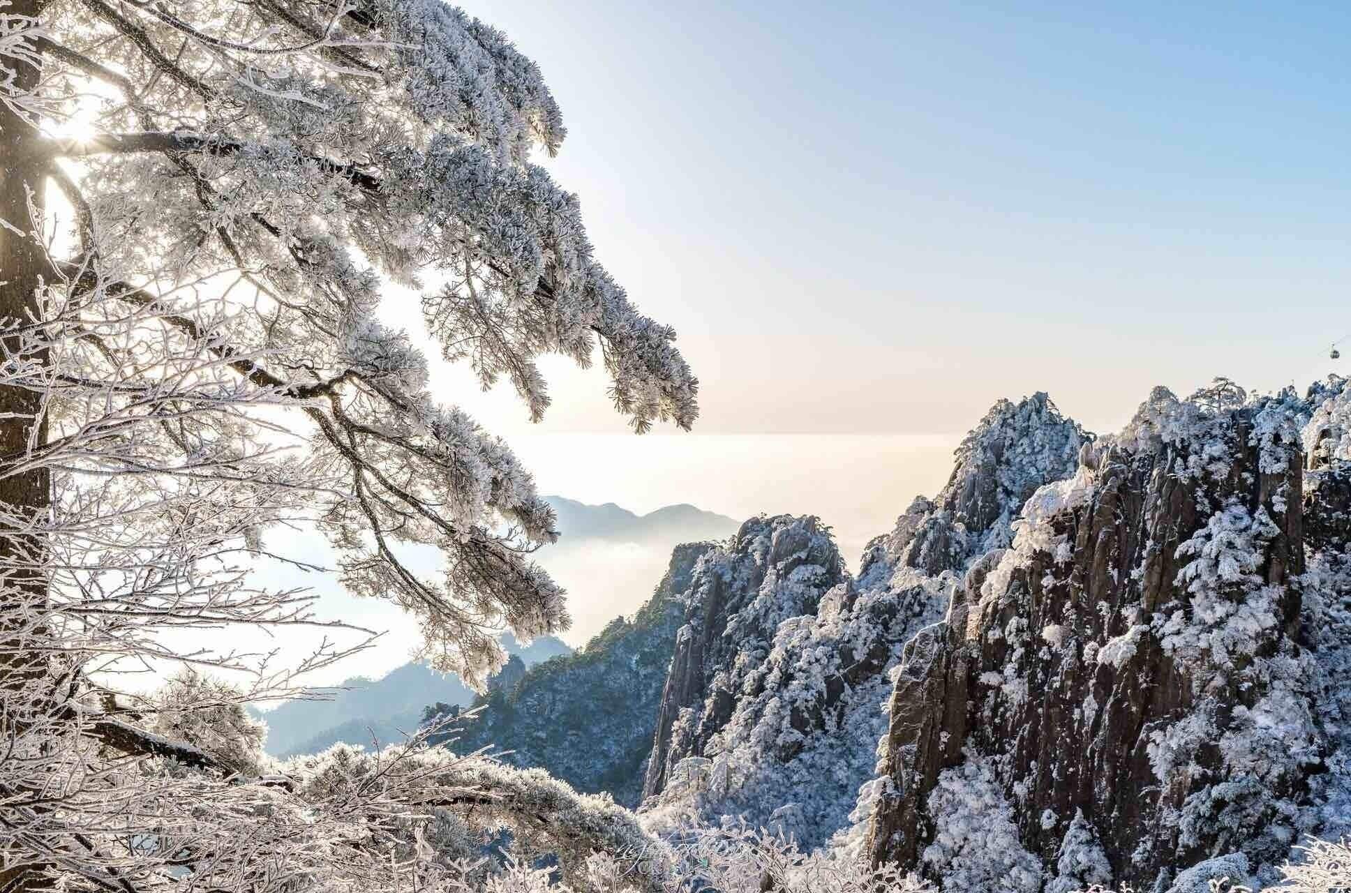 黄山雪凇 Snow Yuki II Huangshan-China
黄山雪后初霁的黄山风景区银装素裹、玉树琼枝，在冬日阳光的照射下，晶莹剔透，美不胜收。