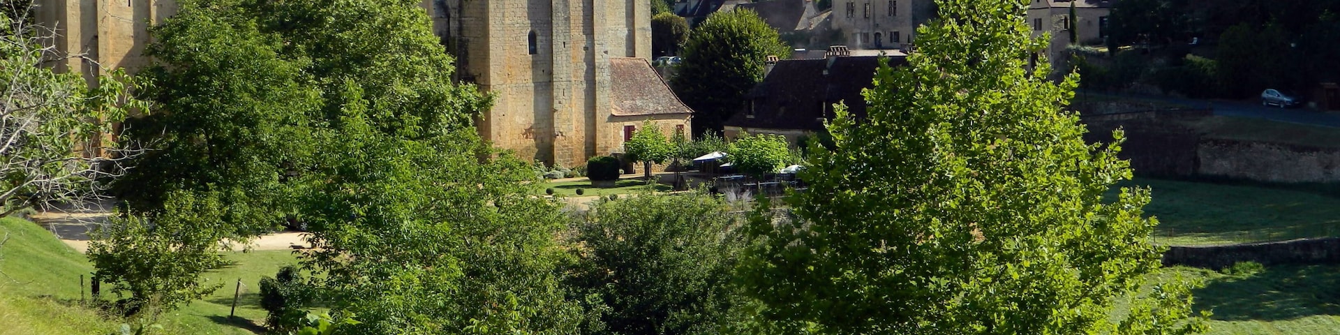 This building is indexed in the Base Mérimée, a database of architectural heritage maintained by the French Ministry of Culture, under the reference PA00082719 .