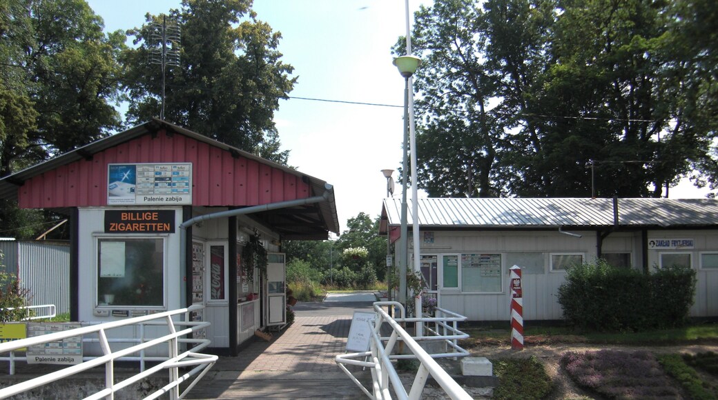 Border crossing bridge