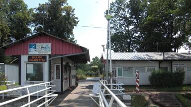 Border crossing bridge