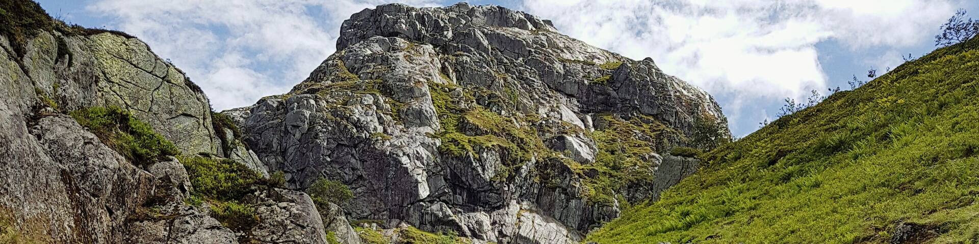 Nice hidden gem for hiking enthusiasts. You will find almost no one there, maybe except for few fishermen. Also amazing place to camp with easy gravel access road