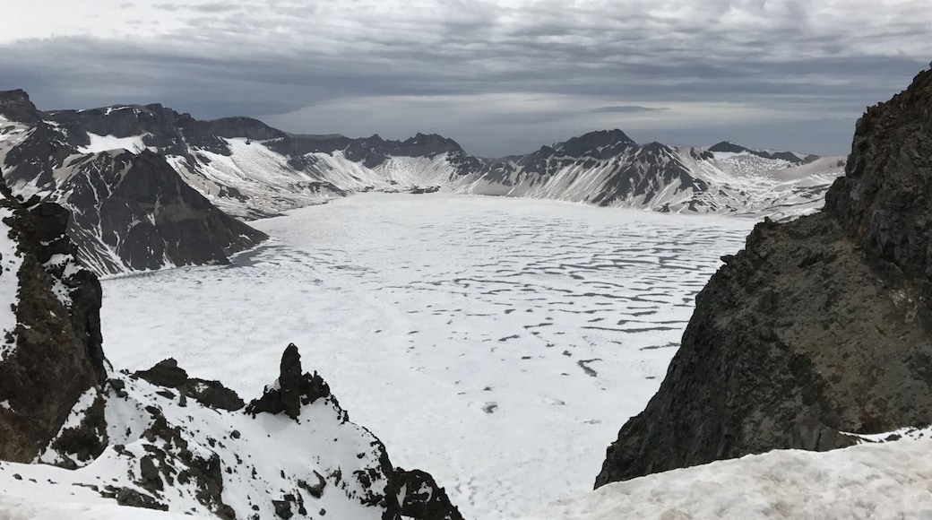 Incredible iced Tianchi(Heavenly Lake)
Impressive even being covered with snow and ice.