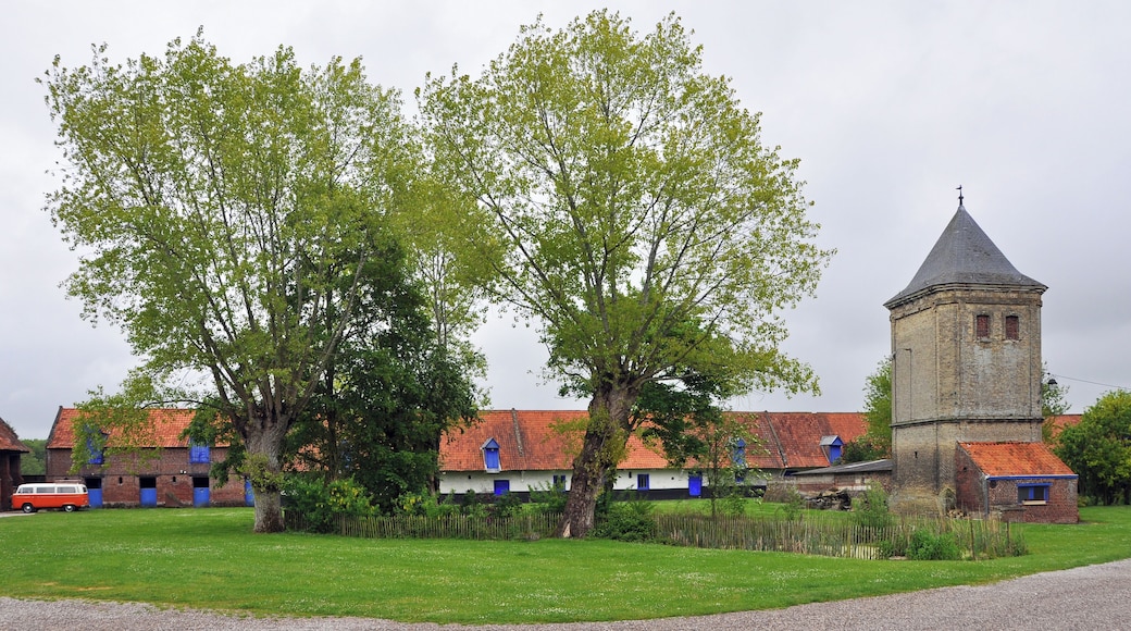 This building is indexed in the Base Mérimée, a database of architectural heritage maintained by the French Ministry of Culture, under the reference PA00108253 .