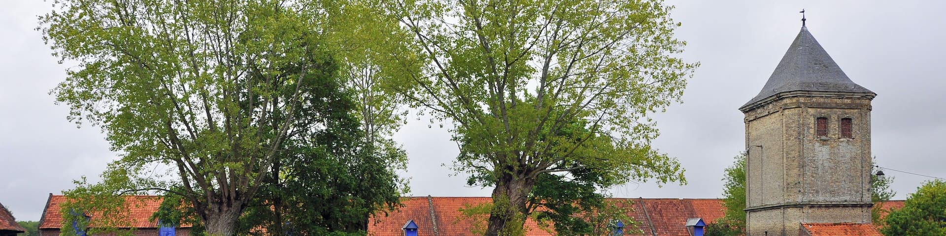 This building is indexed in the Base Mérimée, a database of architectural heritage maintained by the French Ministry of Culture, under the reference PA00108253 .