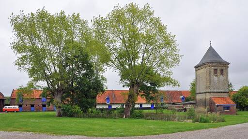 This building is indexed in the Base Mérimée, a database of architectural heritage maintained by the French Ministry of Culture, under the reference PA00108253 .