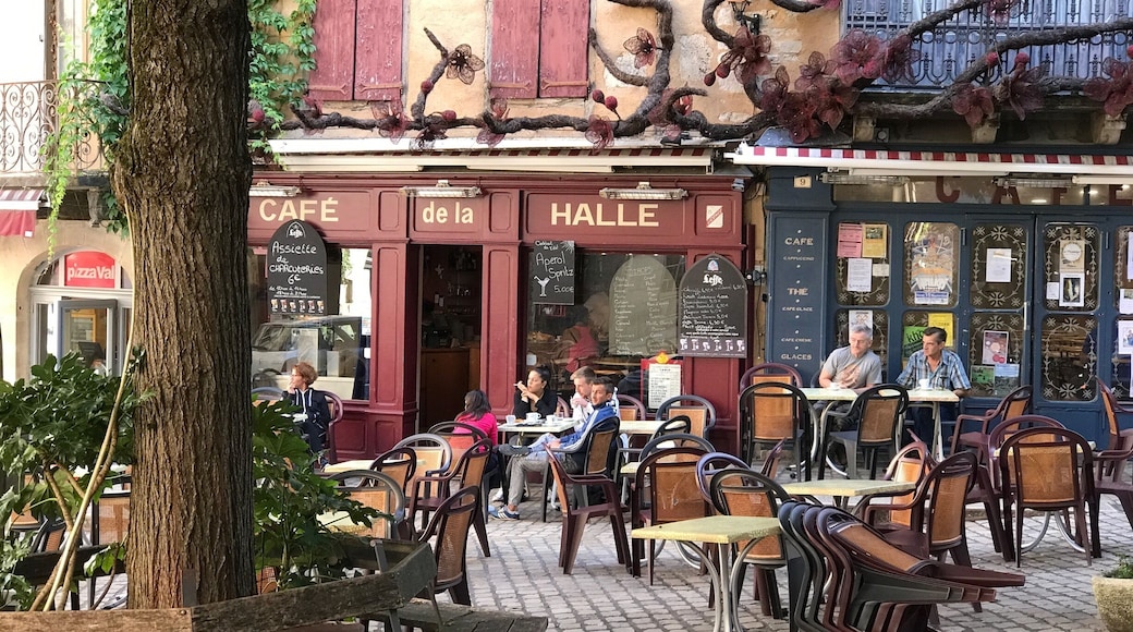 A lovely little square in the magnificent medieval village of Saint-Antonin Noble Val, located in the Aveyron gorges, south west of France 🇫🇷.