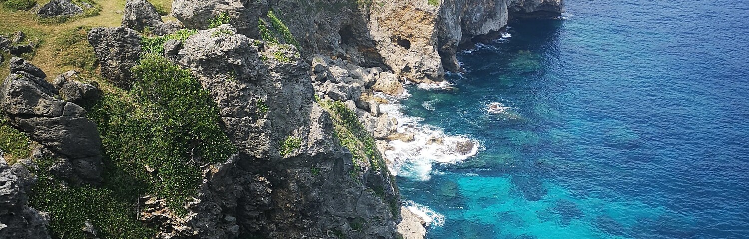 Torongan Cliff in the island of Itbayat in Batanes, Northern Philippines. Depending on where you look, this place has Hawaii and New Zealand vibes. Said to be one of the most ancient dwelling place with a burial ground as well as a cave that opens to the view of the ocean. This place was also said to be the first landing place of ancient Austronesians from Taiwan in 2000 BC. #Outdoors #trovember