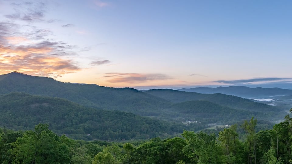 blue ridge mountains near mount mitchell and cragy gardens