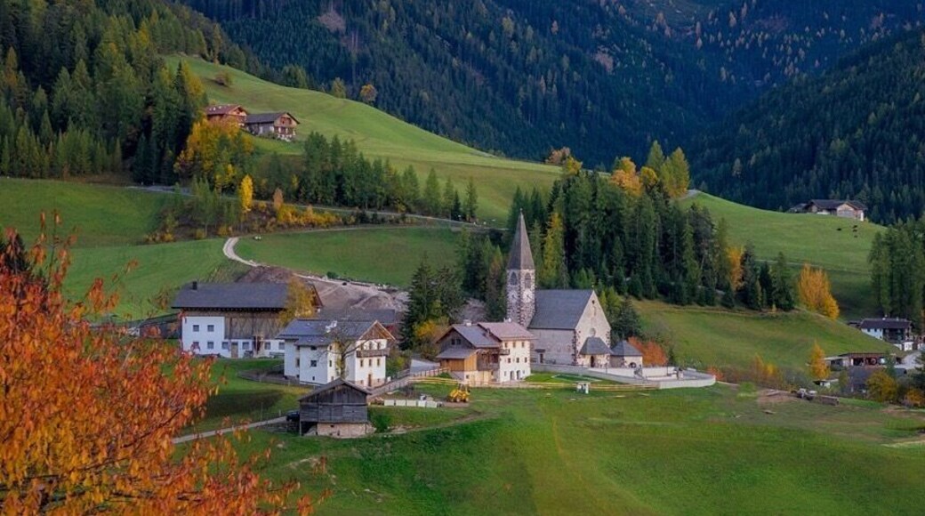 Val di Funes ~ Vilnöss
Beautiful small Santa Maddalena
#unesco #dolomiti #valdifunes
