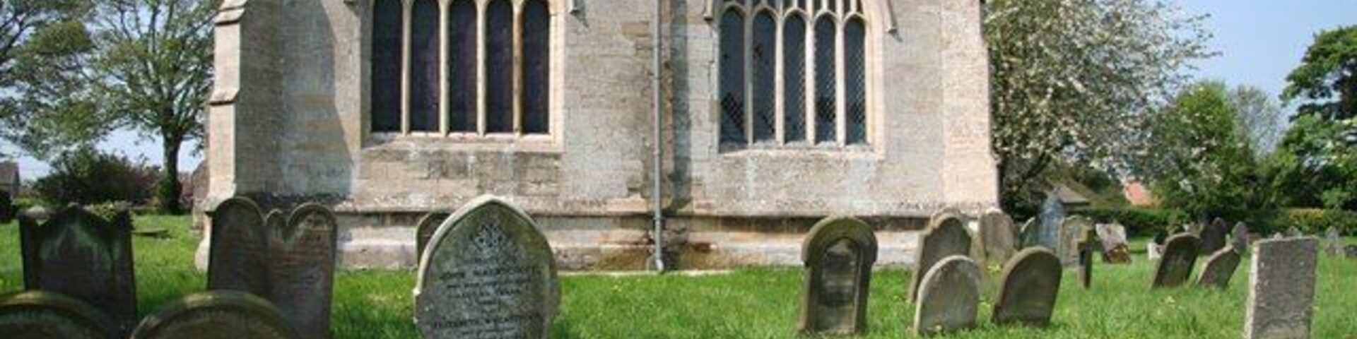 East end Perpendicular features on the east end of St.Botolph's church ... low pitch roof with crenelated parapet, tall fin buttresses and classic Perpendicular window tracery