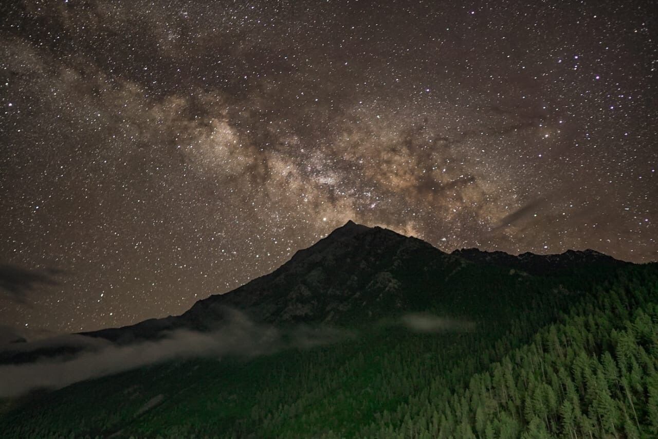 Yes a part of galaxy itself can be seen through naked eyes from this highest village in the world Chitkul.. with no electricity for straight two days and being away from all gadgets except for my camera to capture this beautiful night sky.. it was all worth it, the roads that lead me there almost killing my ass on a bike, loosing my husband's wallet in the process, feeling super cold, surviving on Maggie & eggs..
The sight is to behold..








