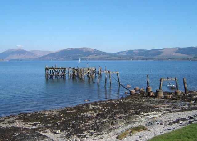 Old Pier, Port Bannatyne In the late 19th/early 20th century, the Isle of Bute was a very popular tourist-resort - paddle-steamers from Glasgow docked frequently at the piers at Port Bannatyne, Rothesay, Craigmore and Kilchattan.