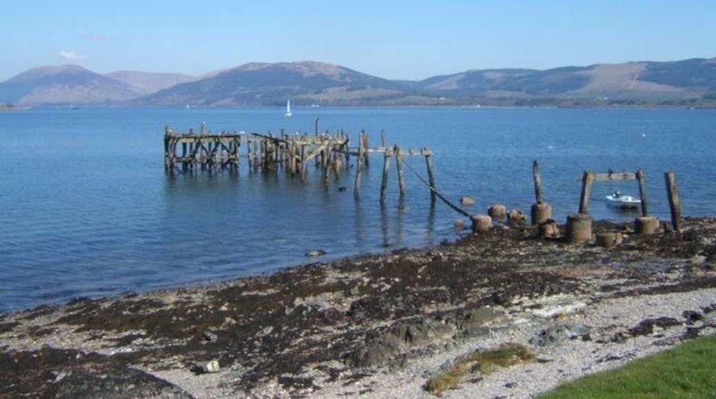 Old Pier, Port Bannatyne In the late 19th/early 20th century, the Isle of Bute was a very popular tourist-resort - paddle-steamers from Glasgow docked frequently at the piers at Port Bannatyne, Rothesay, Craigmore and Kilchattan.
