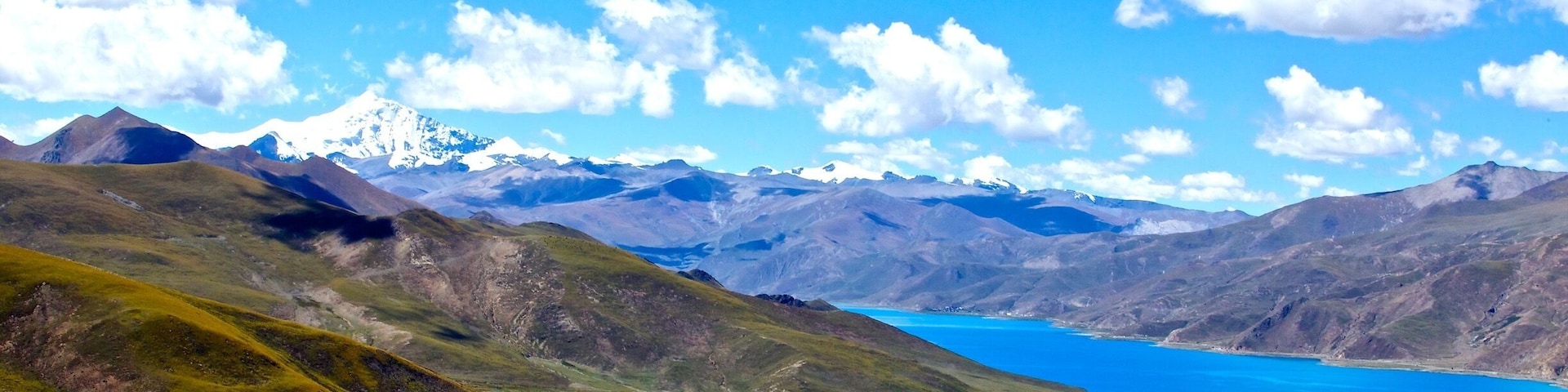 yamdrok lake 4,441 m or 14, 570 f , in Tibet look over MT. Everest some how this location isn't recognized by Trover